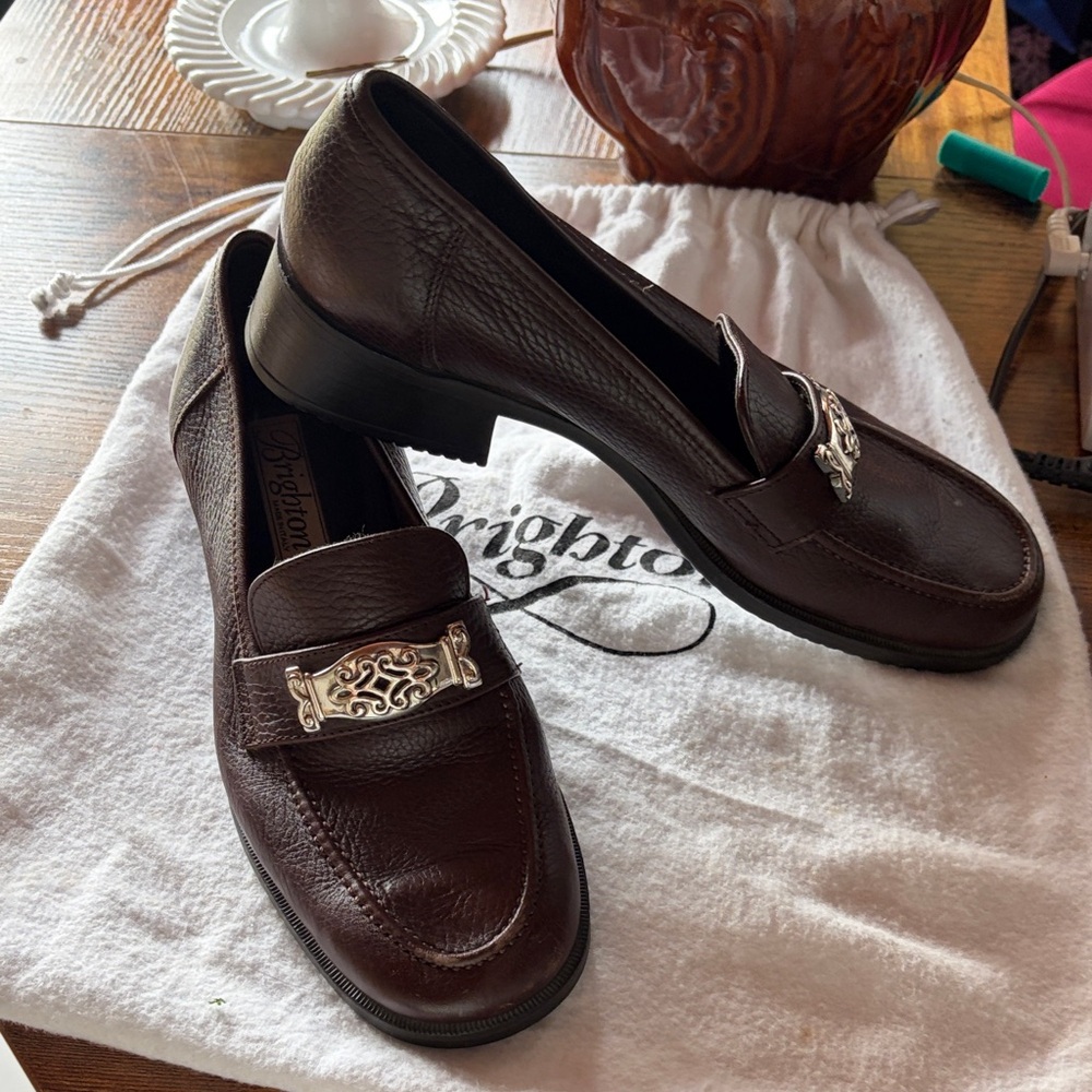 EXCELLENT CONDITION Brighton Brown Leather Slip-On Loafers with Silver Accent